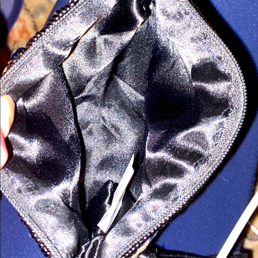 Beautiful Sequined Zig-Zag Patterned Wristlet - image 5